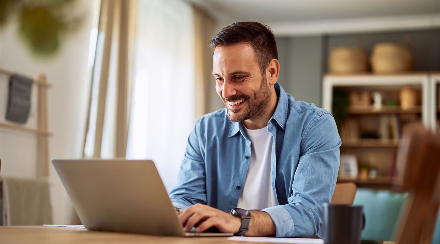 Et billede, der illustrerer en positiv digital oplevelse, hvor god UX og h�j web usability g�r det nemt, effektivt og behageligt for brugeren at interagere med en digital l�sning.
